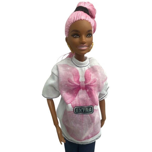 Barbie Extra Doll # 10 Very Long Pink Hair Braids Smiling Articulated 2021 - Picture 12 of 16